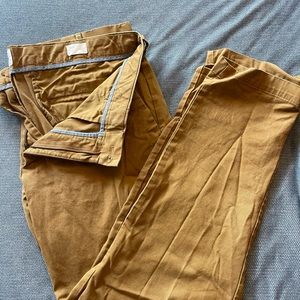GAP Men’s slim khaki pants